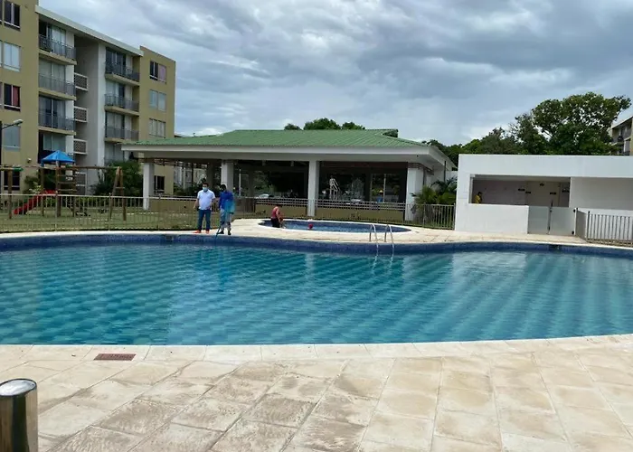Apto De 3 Habitaciones Con Ventiladores Y Parqueadero Comunal